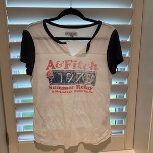 Abercrombie & Fitch graphic T, size L